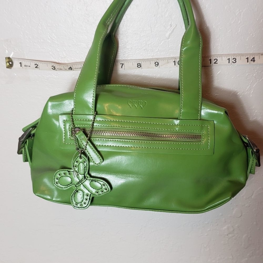 🌼Fragile green patent learher bag